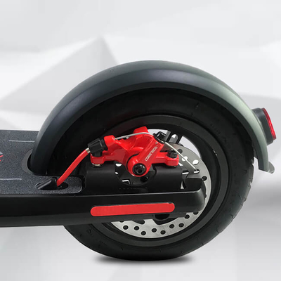 O &quot;trotinette&quot; do pedal de arranque preto/recarregáveis bondes dobra o &quot;trotinette&quot; acima motorizado